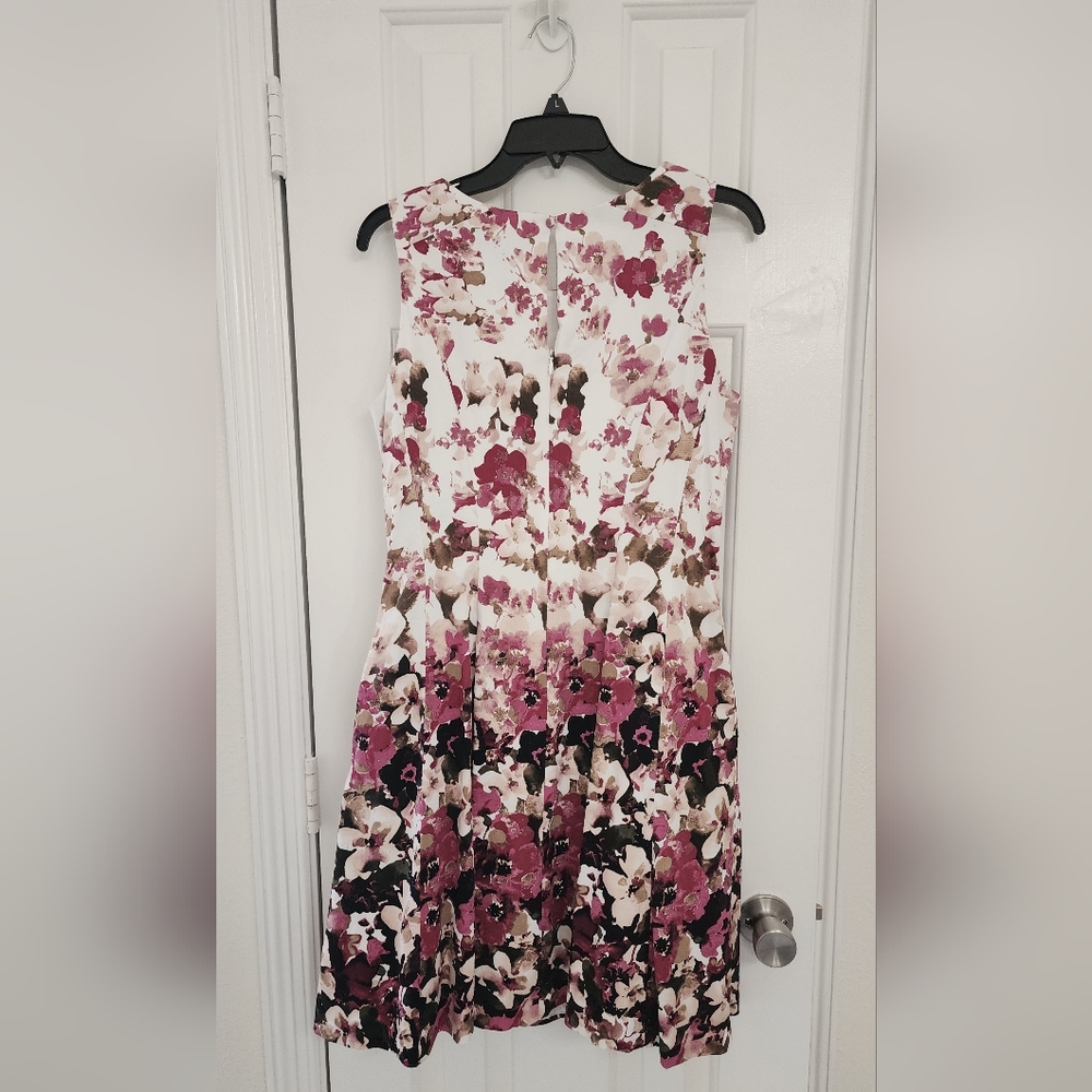 White House Black Market Floral Sleeveless Dress, lined & with pockets! - Picture 5 of 6